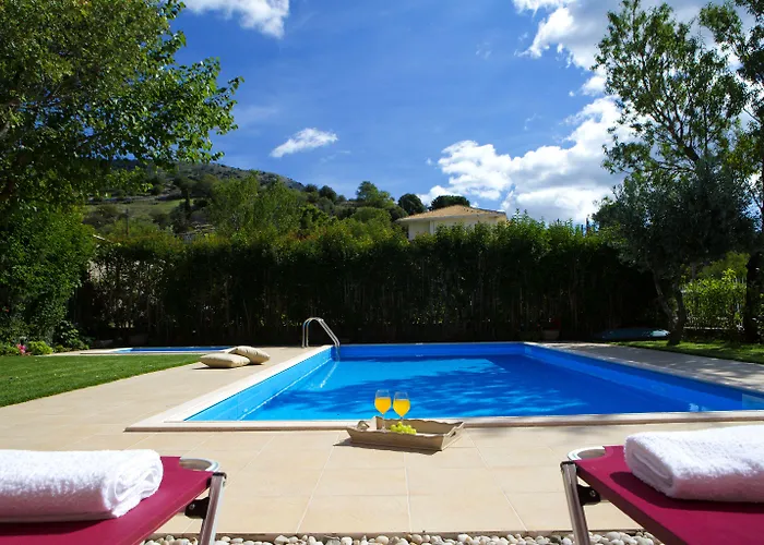 Exanthia Villas *