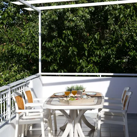 Exanthia Villas Appartement *